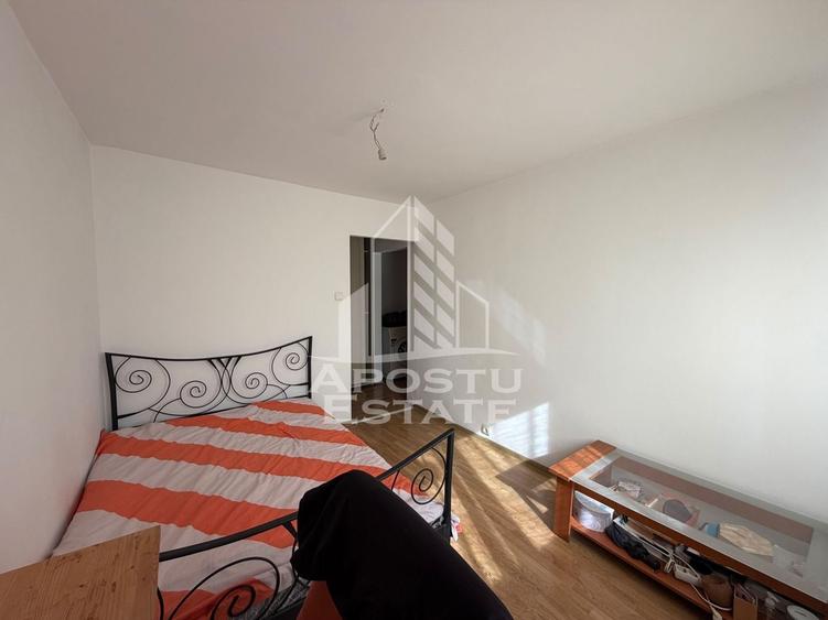 Apartament cu 3 camere decomandat, mobilat în Lipovei