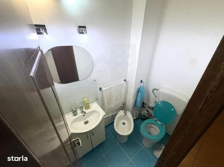Apartament cu 3 camere decomandat în Rovine