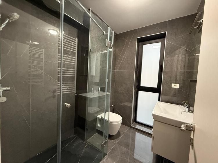 Apartament cu 4 camere semidecomandat, mobilat în Iancu Nicolae