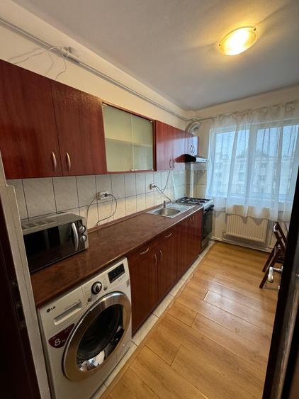 Apartament cu 2 camere semidecomandat în Podu Roș