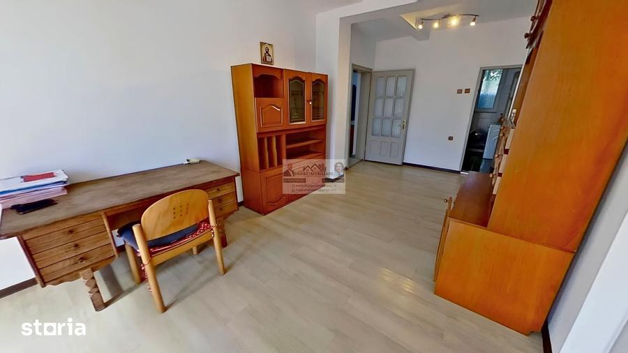 Casă cu 3 camere cu Teren 200 Mp în Central