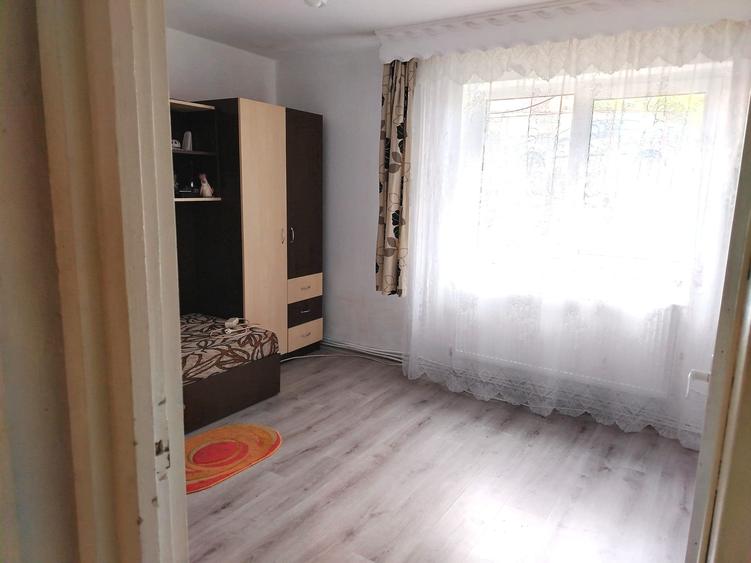 Apartament cu 2 camere semidecomandat, mobilat în Sud