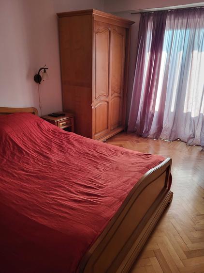 Apartament cu 3 camere semidecomandat în Titan