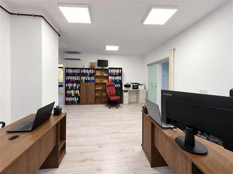 Spațiu comercial, de 64 mp, în Pelican