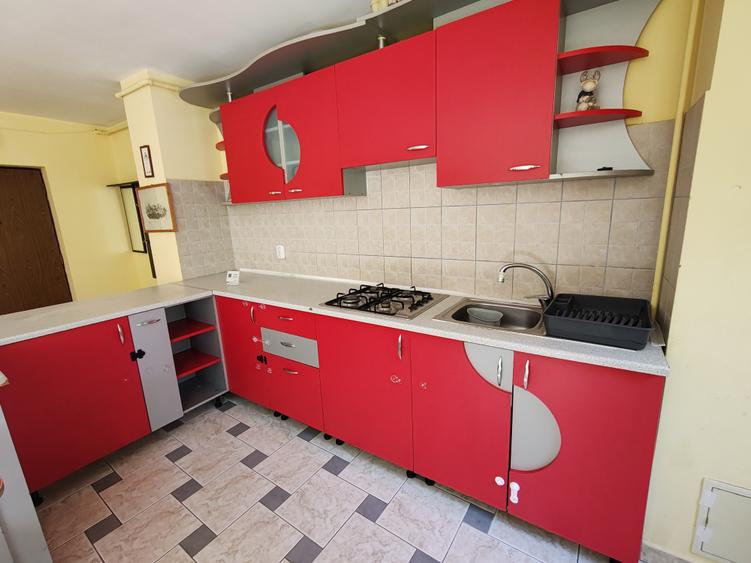 Apartament cu 2 camere semidecomandat în Răcădău