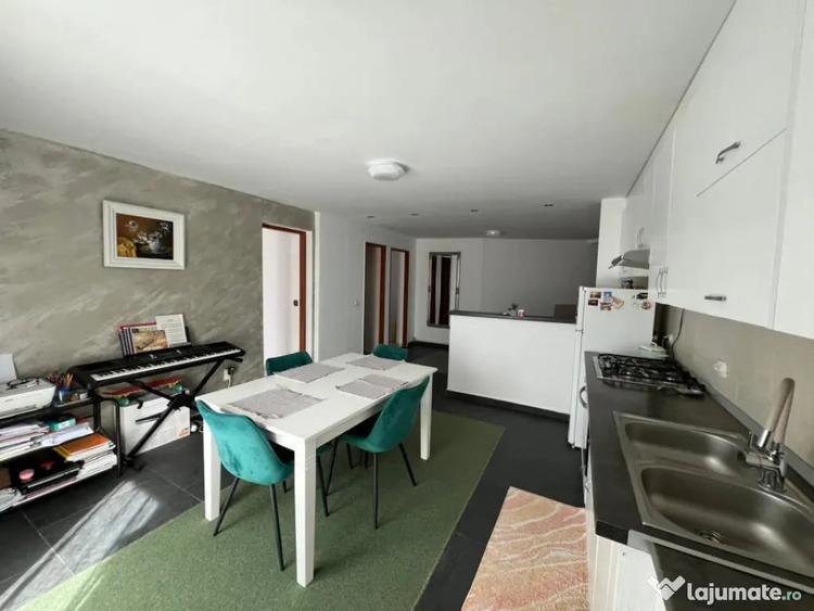 Apartament cu 3 camere semidecomandat în Gheorgheni