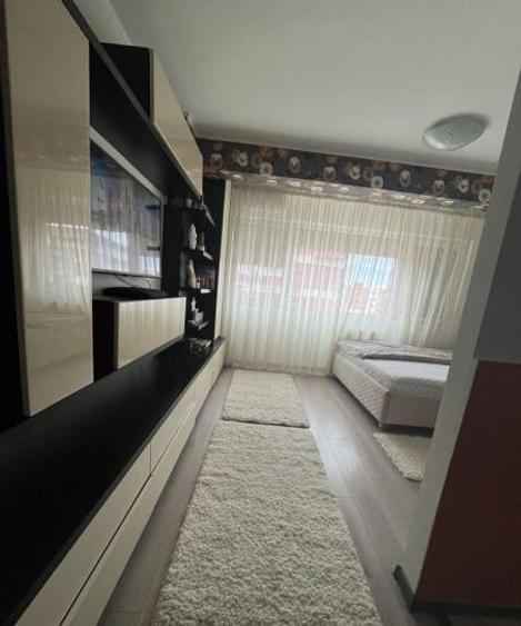 Garsonieră decomandată, mobilată în Kamsas