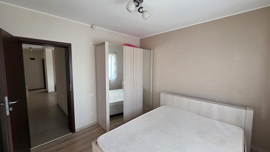 Apartament cu 3 camere semidecomandat, mobilat în Dumbrăvița