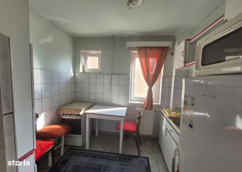 Apartament cu 3 camere decomandat în Podgoria