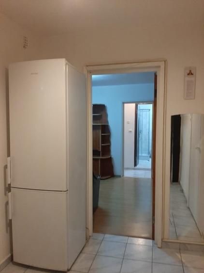 Apartament cu 2 camere semidecomandat, mobilat în Berceni