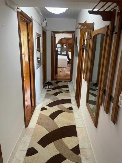 Apartament cu 3 camere decomandat în Exterior Vest