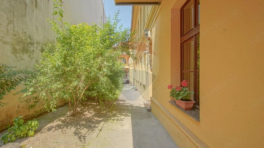 Apartament cu 3 camere decomandat în Centrul Istoric