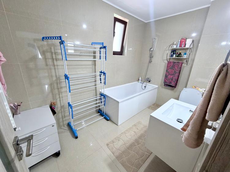 Duplex cu 5 camere cu Canalizare în Sud