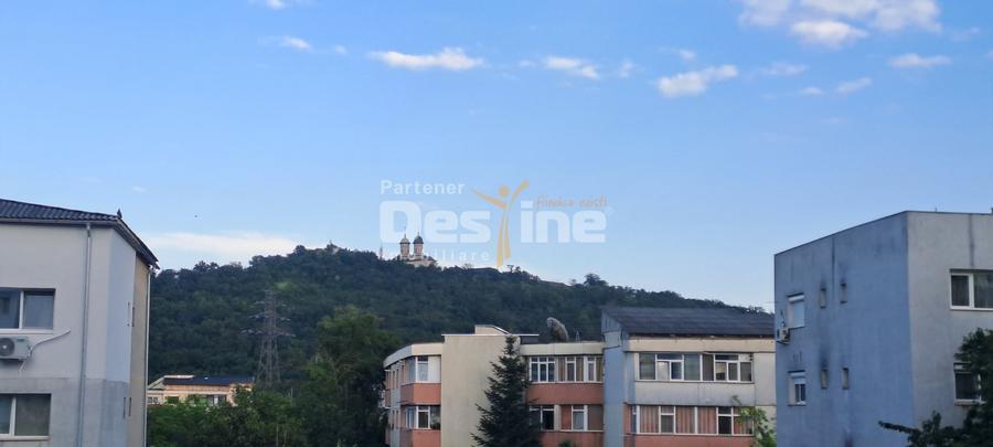 Apartament cu 2 camere semidecomandat, mobilat în Nicolina