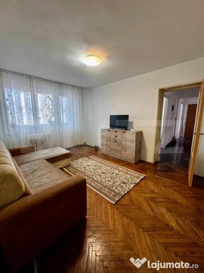 Apartament cu 4 camere semidecomandat în Central