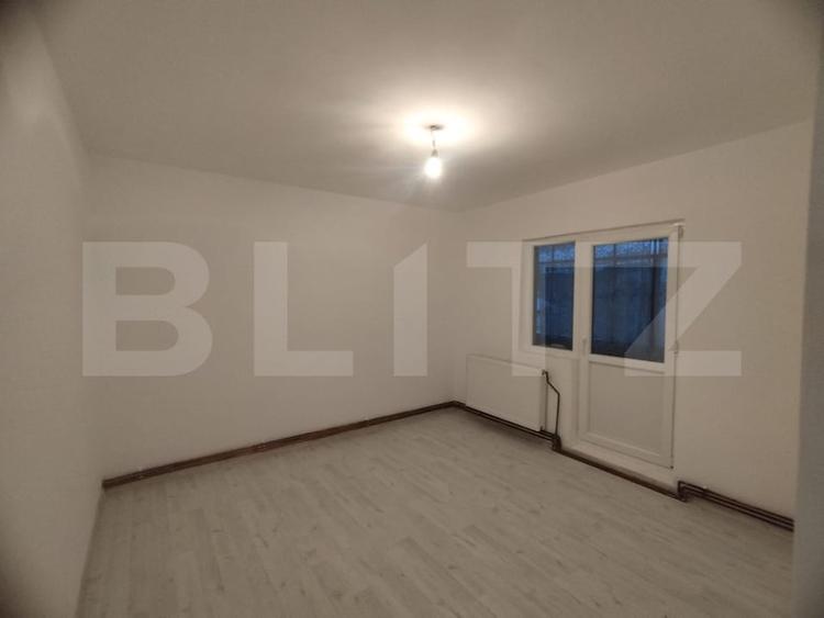 Apartament cu 3 camere decomandat în Tomești