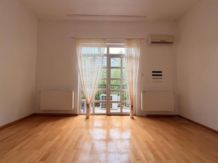 Casă individuală cu 5 camere cu Canalizare în Dămăroaia