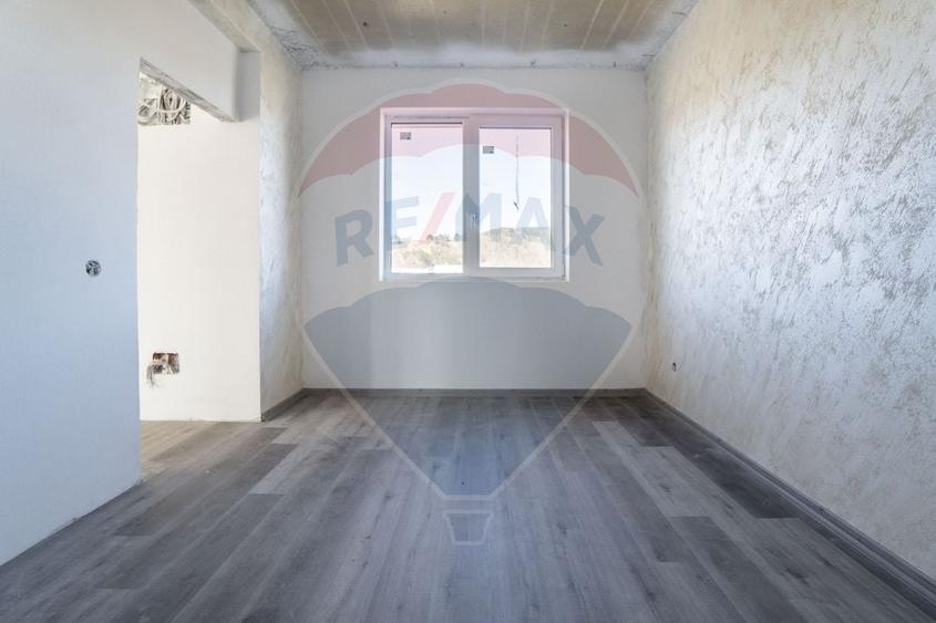 Casă individuală cu 5 camere cu Teren 800 Mp în Hărman