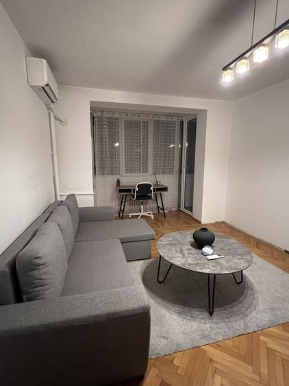 Inchiriere apartament doua camere semidecomandat sector 4 - 1