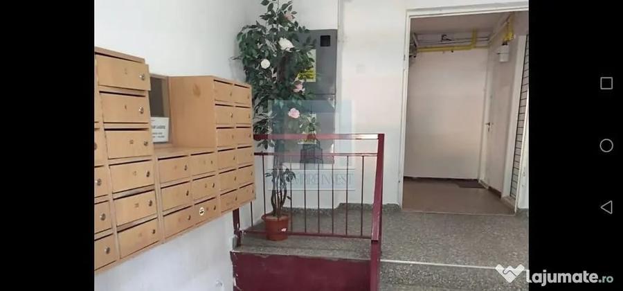 Garsonieră decomandată în Răcădău