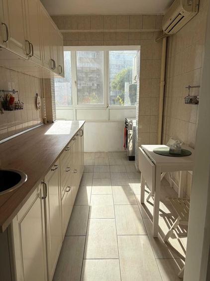 Apartament cu 3 camere semidecomandat în Iancului