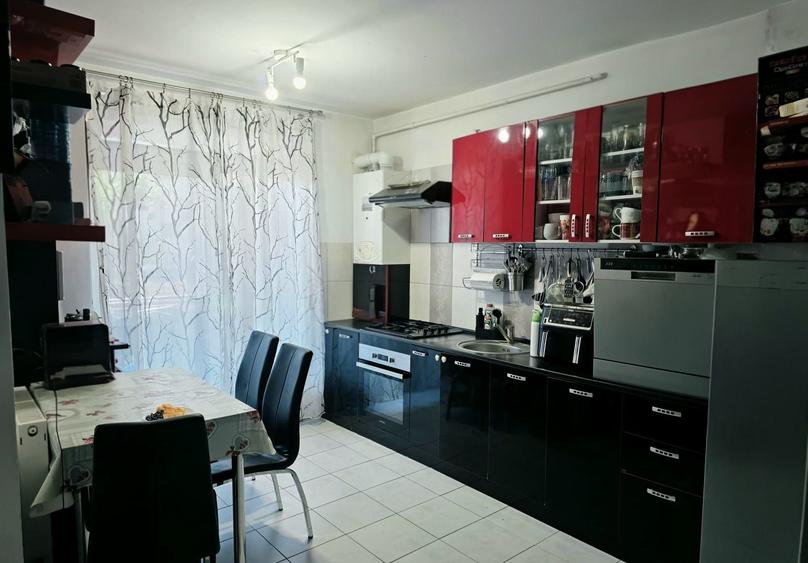 Apartament cu 3 camere decomandat în Florești