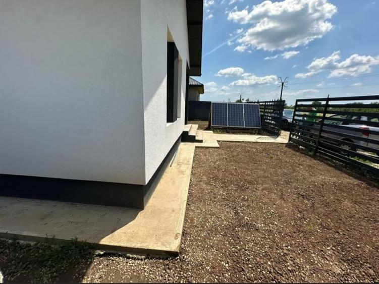 Casă individuală cu 3 camere cu Teren 250 Mp în Crevedia