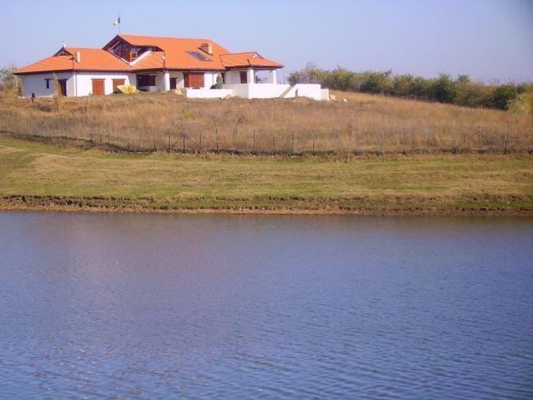Teren Construcții intravilan de 88000 mp, în Săndulița