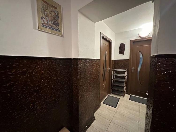 Apartament cu 3 camere semidecomandat în Uzina 2