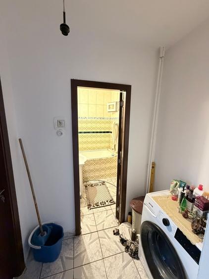 Apartament cu 3 camere decomandat în Lacul Tei