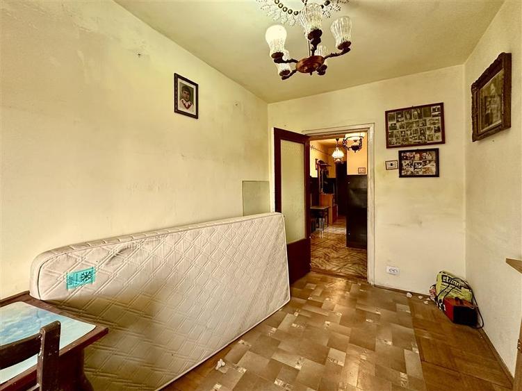 Apartament cu 4 camere decomandat în Central