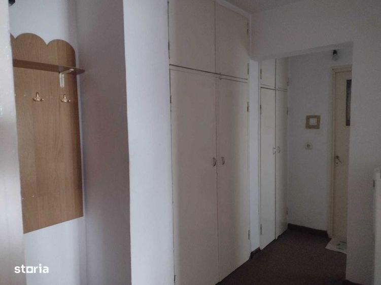 Apartament cu 2 camere decomandat în Rovine