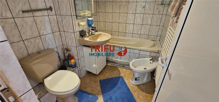 Apartament cu 3 camere decomandat, mobilat în Tolstoi