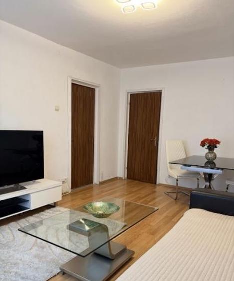 Apartament cu 3 camere semidecomandat, mobilat în Theodor Pallady