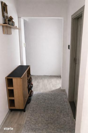 Apartament cu 3 camere semidecomandat în Tătărași