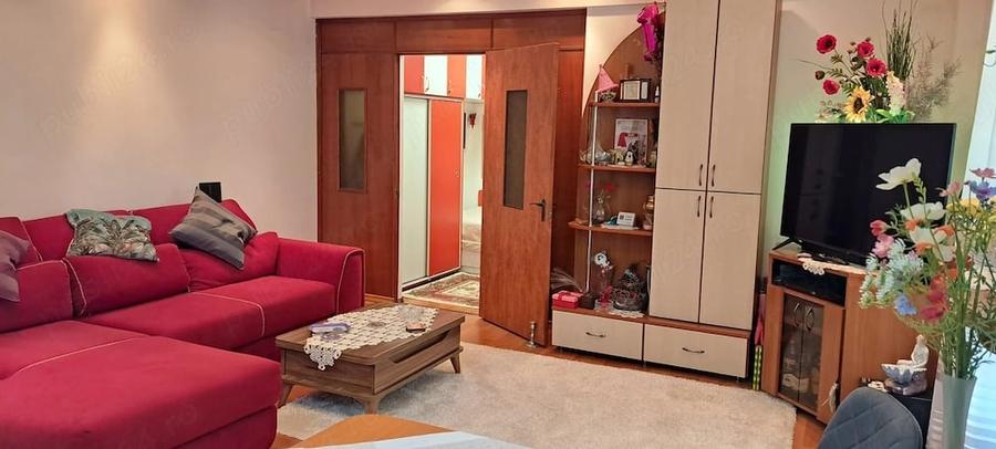 Apartament cu 2 camere decomandat în Piața Veche