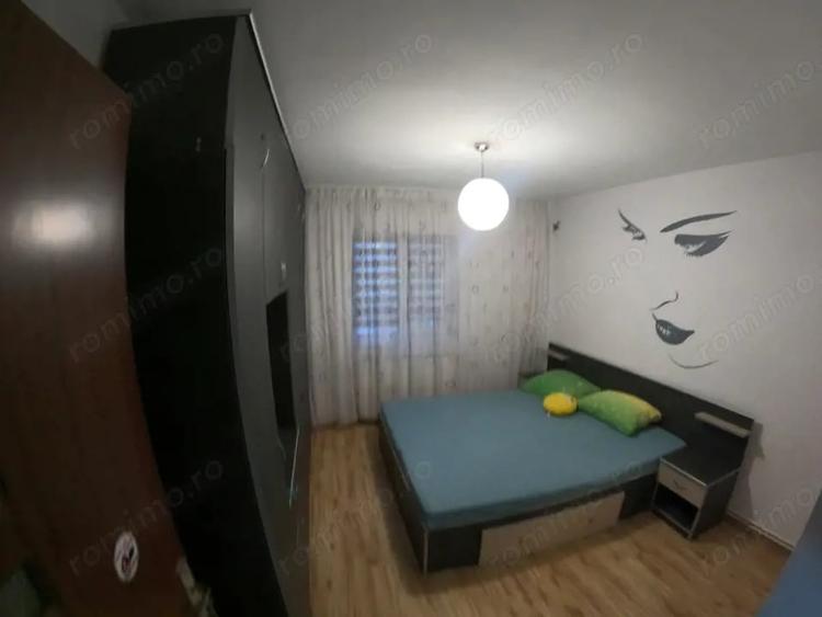 Apartament cu 3 camere decomandat, mobilat în Central