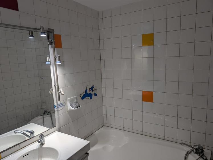 Apartament semidecomandat în 1 Mai