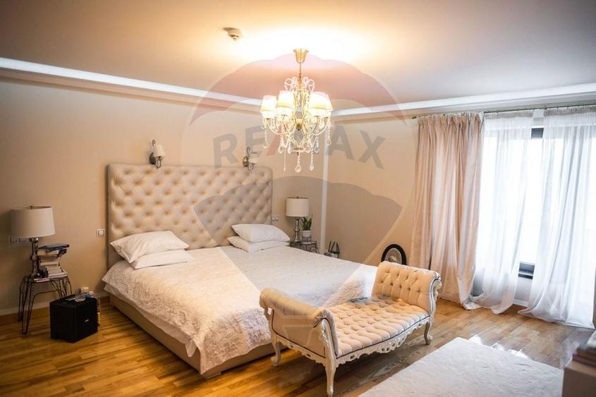 Casă individuală cu 6 camere cu Teren 2000 Mp în Șcheia