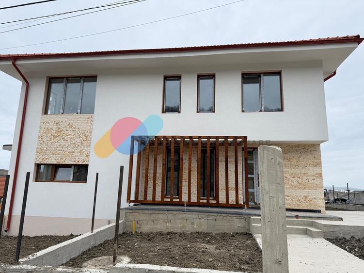 Duplex cu 4 camere cu Canalizare în Chinteni