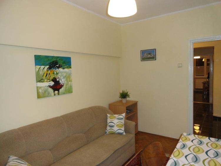 Apartament cu 3 camere decomandat, mobilat în Independenței