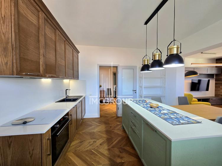 Apartament cu 4 camere semidecomandat, mobilat în Central