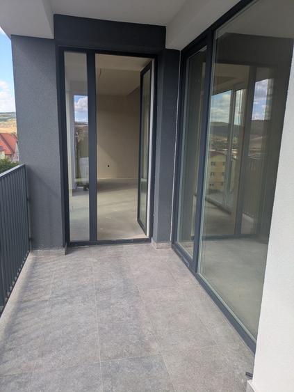 Apartament cu 3 camere decomandat în Baciu
