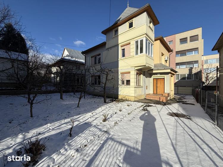 Casă cu 6 camere cu Teren 416 Mp în Ultracentral