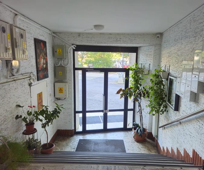 3  camere  /prima inchiriere/13  Septembrie/vis  a vis  de  Catedrala - 16