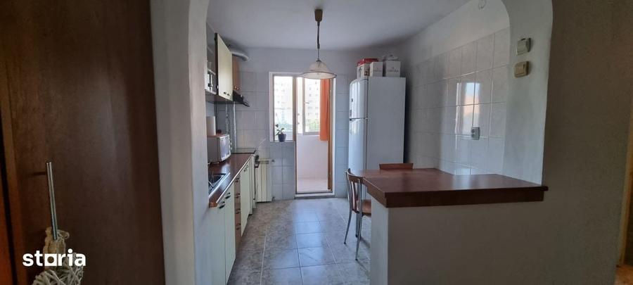 Apartament cu 3 camere semidecomandat în Pantelimon