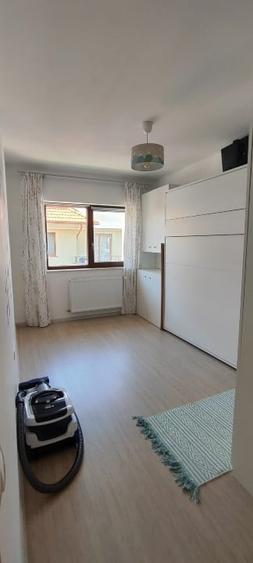Apartament cu 2 camere decomandat, mobilat în Tractorul