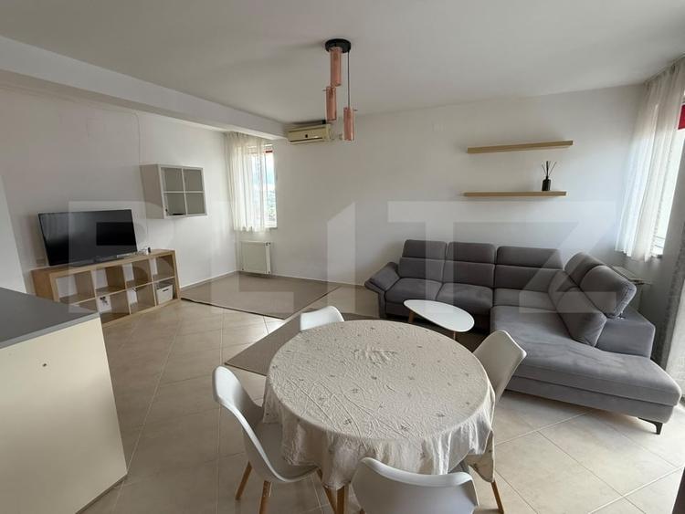Apartament cu 2 camere semidecomandat, mobilat în Bună Ziua