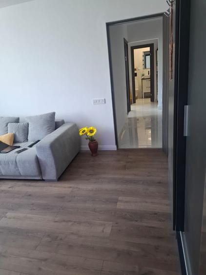 Apartament cu 2 camere decomandat în Titan