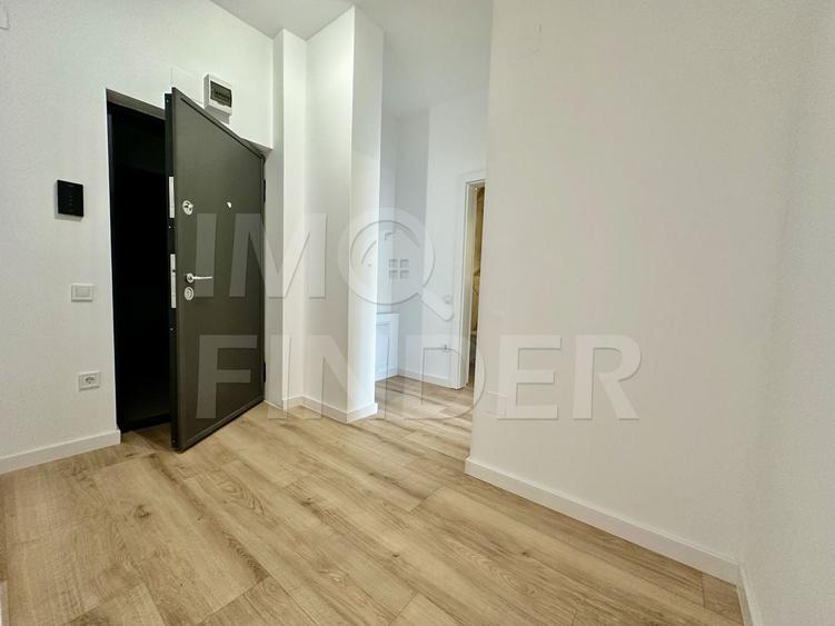 Apartament cu 3 camere semidecomandat, mobilat în Florești